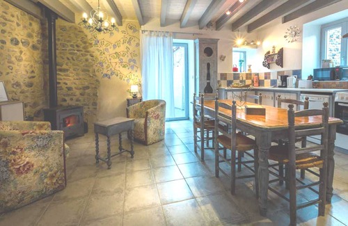 Champeix House | Gîte La CHAMPILLAUMIERE: Oceanfront Retreat with Spa