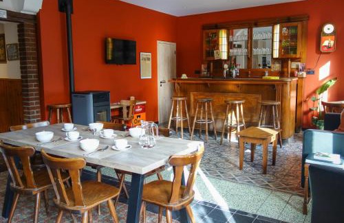 Vaux-sur-Sure House | Inviting Gite La Chapelle: Family-Friendly Retreat