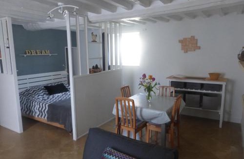 Martragny Apartment | Oceanfront Gite LA CHARRETTERIE - Family-Friendly Retreat