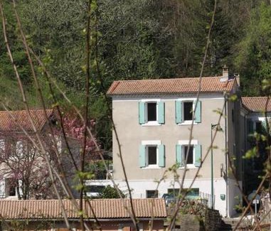 La Vernarede Apartment | Oceanfront Comfort at Gite La Clède - Rated 8.7/10