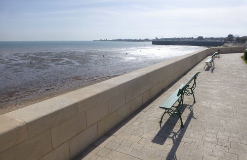 La Flotte Apartment | Gite La Clavette: Ocean View Retreat Near La Flotte Port