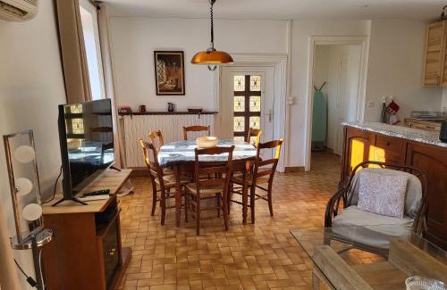 Albigny-sur-Saone Apartment | Pet-Friendly Retreat at Gite la ferme des maraîchers
