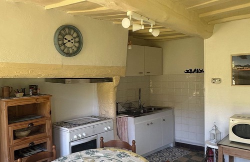 Sotteville-sur-Mer Cottage | Gîte la Floria: Cozy Normandy Retreat with Ocean Views