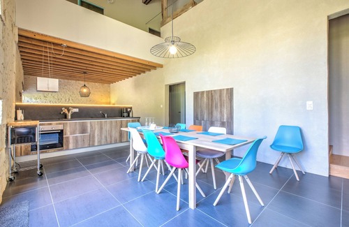 Chassaignes House | Relax at Gîte La Grange with Pool, Terrace & Free Wi-Fi