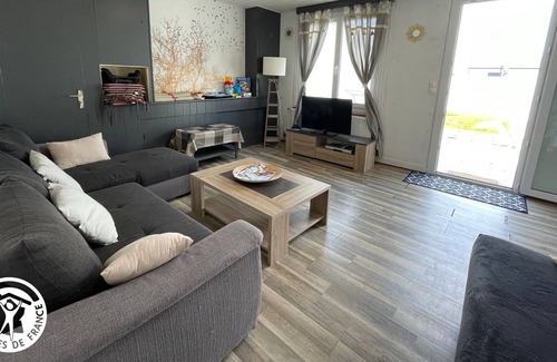 La Gueriniere Cottage | Gite La Guérinière: Oceanfront Family Retreat for 6