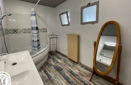 La Gueriniere Cottage | Gite La Guérinière: Oceanfront Family Retreat for 6