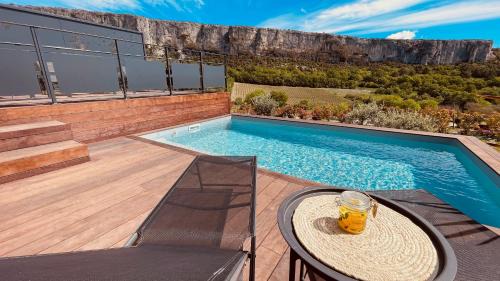 Lioux House | Discover Gite La Madeleine du Luberon: Rated 9.8/10!