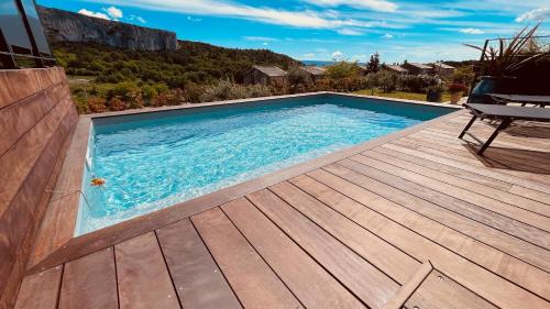 Lioux House | Discover Gite La Madeleine du Luberon: Rated 9.8/10!