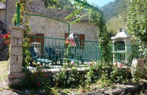 Saint-Chely-du-Tarn House | Cozy Gite la Maison de Jules: Pet-Friendly Retreat