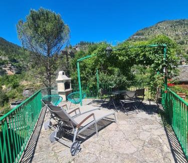 Saint-Chely-du-Tarn House | Cozy Gite la Maison de Jules: Pet-Friendly Retreat