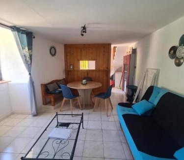 Saint-Chely-du-Tarn House | Cozy Gite la Maison de Jules: Pet-Friendly Retreat