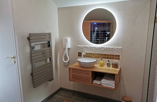 Chancelade House | Cozy Escape at Gite "La Maisonnette" Awaits You