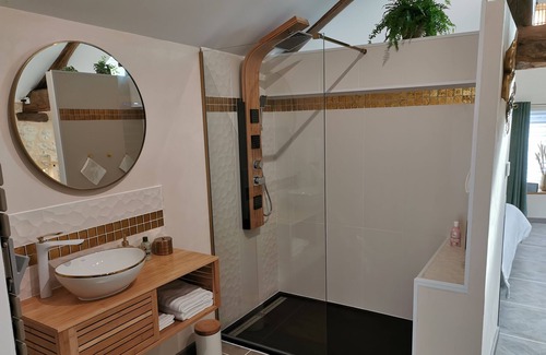 Chancelade House | Cozy Escape at Gite "La Maisonnette" Awaits You