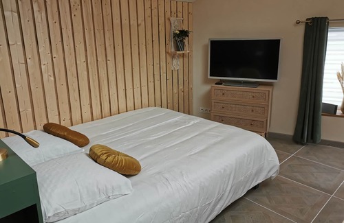 Chancelade House | Cozy Escape at Gite "La Maisonnette" Awaits You