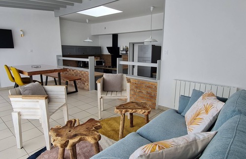 Saint-Marcouf Cottage | Gite la plage: Ideal Getaway for 5 with Breathtaking Views