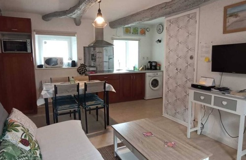 Locmariaquer Cottage | Gîte La Rando: Serenity with Ocean Views and Pet-Friendly Stay