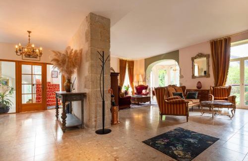 Langoelan House | Discover Gite La Renardière: Family-Friendly with Pool