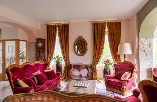 Langoelan House | Discover Gite La Renardière: Family-Friendly with Pool