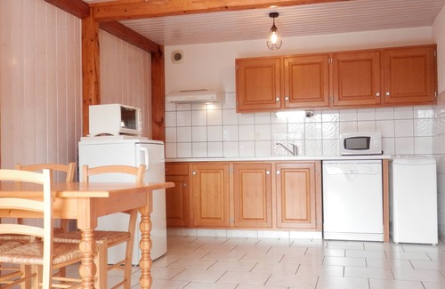 Oye-et-Pallet Apartment | Family-Friendly Gite Lac et Montagne: A Nature Retreat