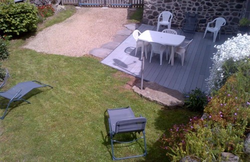 Lavigerie Cottage | Family-Friendly Gite Lavigerie with Kitchen and 3 Bedrooms