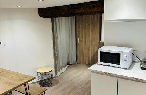 Ribeauville Apartment | Budget-Friendly Gite le 16 with Spa & Child-Friendly Dining