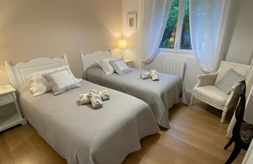 Brive-la-Gaillarde House | Oceanfront Gite-le-7: Guest Rated 9.8 for Families