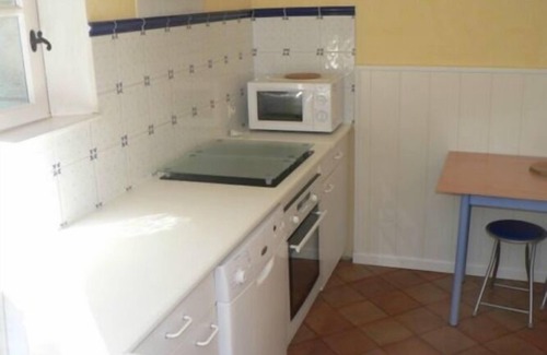 Saint-Aubin-de-Branne House | Pet-Friendly Gite LE Courtil in Saint-Aubin-de-Branne