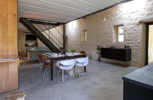 Grezillac House | Idyllic Gite Le Chai: Design Loft with Private Pool