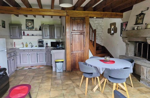 Bonnemain House | GITE LE COIN: Family-Friendly Retreat with Pool Access