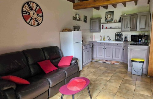 Bonnemain House | GITE LE COIN: Family-Friendly Retreat with Pool Access