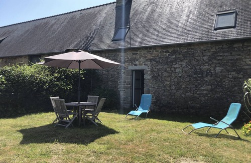 Nevez House | Seaside Retreat: Gite "Le Corbelet" with Beach Access