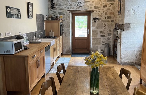 Le Lardin-Saint-Lazare House | Historic Gite Le Relais de la Diligence with Pool Access
