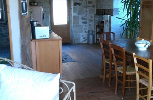 Le Lardin-Saint-Lazare House | Historic Gite Le Relais de la Diligence with Pool Access