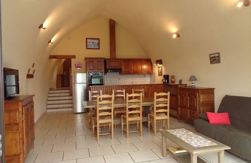 Saint-Andre-de-Vezines Cottage | Gîte Le PAILLER: Renovated Barn with Pool & Pet Friendly