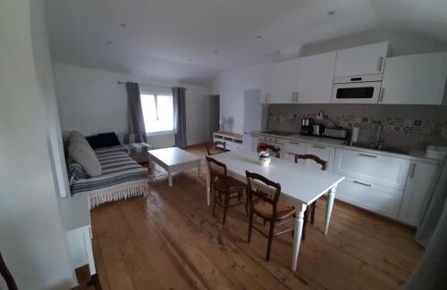 Albigny-sur-Saone Apartment | Discover Gite le haut des maraichers: Pet & Child Friendly Stay