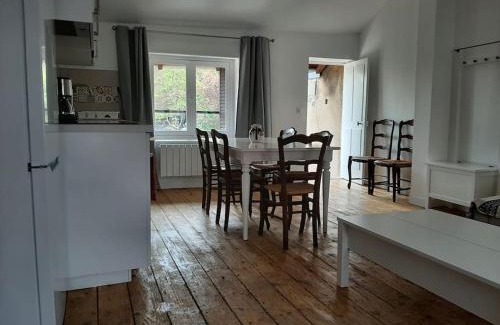 Albigny-sur-Saone Apartment | Discover Gite le haut des maraichers: Pet & Child Friendly Stay