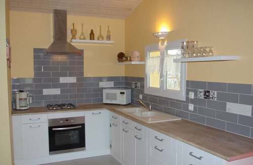 Savignac-de-Miremont Cottage | Gite LE HIBOU with garden and swimming pool covered terrace