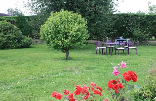 Le Menil-de-Briouze Cottage | Cozy Gite Le Ménil-de-Briouze: Family-Friendly Retreat