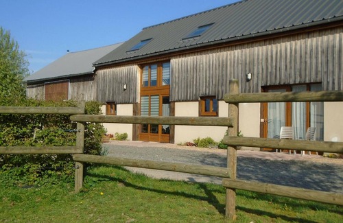 Le Menil-de-Briouze Cottage | Cozy Gite Le Ménil-de-Briouze: Family-Friendly Retreat