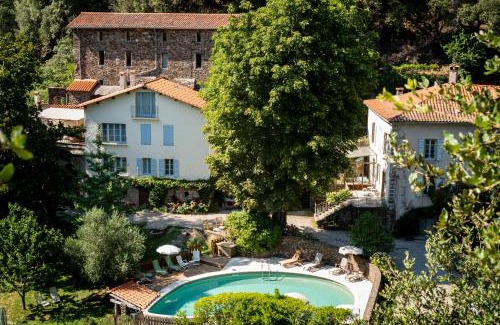 Valleraugue House | Discover Gite Le Clarou: Oceanfront Retreat with Pool