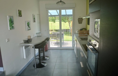 Antist House | Pet-Friendly Gite Le Montaigu: Family & Breakfast Included