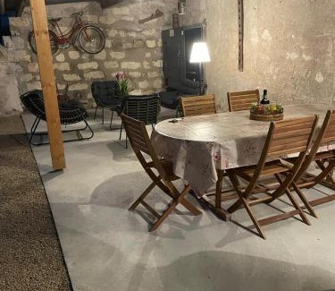 Fontevraud-l'Abbaye House | Family-Friendly Retreat at Gite le Montinho - Rated 9.2/10