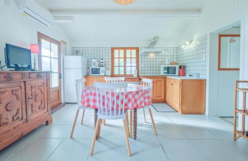 Allemans House | Relax at Gîte Le Moutat-Le Châlet with Pool & Hot Tub