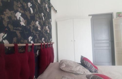 Cabrieres-d'Avignon Apartment | Discover Gite LE PETIT LUBERON COQUELICOT with Ocean Views