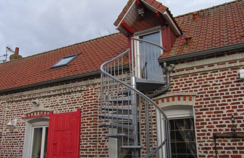 Douchy-les-Ayette Cottage | Highly Rated Gite Le Pigeonnier 62 with Kitchen Amenities