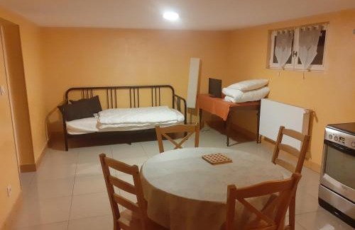 Chailles Apartment | Discover Gite Le Plessis: Affordable Comfort Awaits