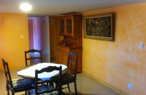 Chailles Apartment | Discover Gite Le Plessis: Affordable Comfort Awaits