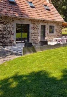 Tirepied House | Oceanfront Gite Le Ranch for 6 with Spa & Kids' Fun