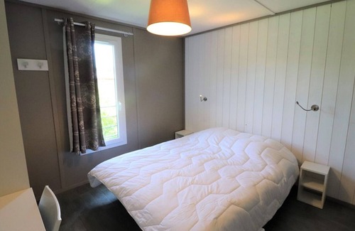 Le Rouget-Pers Cottage | Cozy Gite Le Rouget-Pers: Family-Friendly Retreat with Spa
