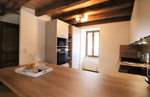 Le Rouget-Pers Cottage | Gite Le Rouget-Pers: Family Retreat with Spa & Breakfast